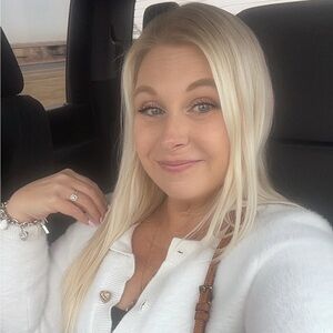 Meet your Posher, Christina